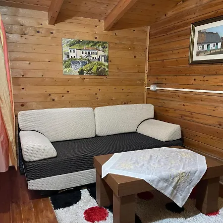 Uji I Panjes Llogara Hytte *