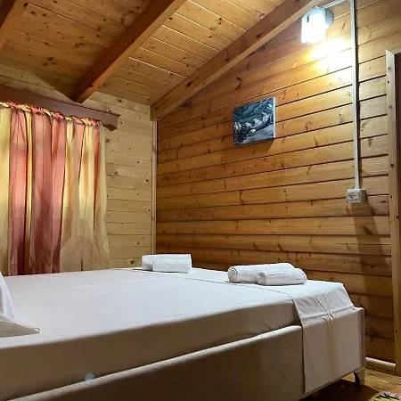 Hytte Uji I Panjes Llogara Vlorë